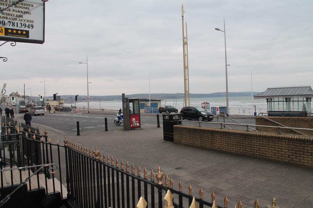 Вилла The Weymouth Sea Front Holiday Flat Номер фото